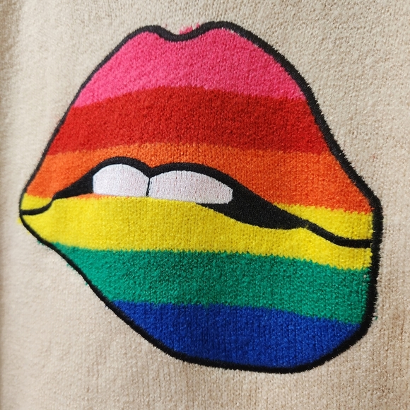 NWT Torrid Hooded Sweater Rainbow Lip Embroidery 🌈 - Picture 3 of 8